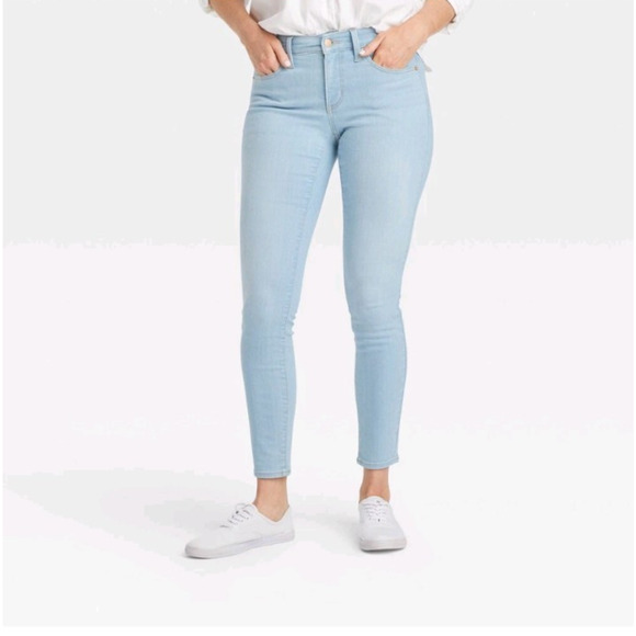 Women's Mid-Rise Skinny Jeans Lightweight Denim 18 Short Light Blue - Picture 1 of 6